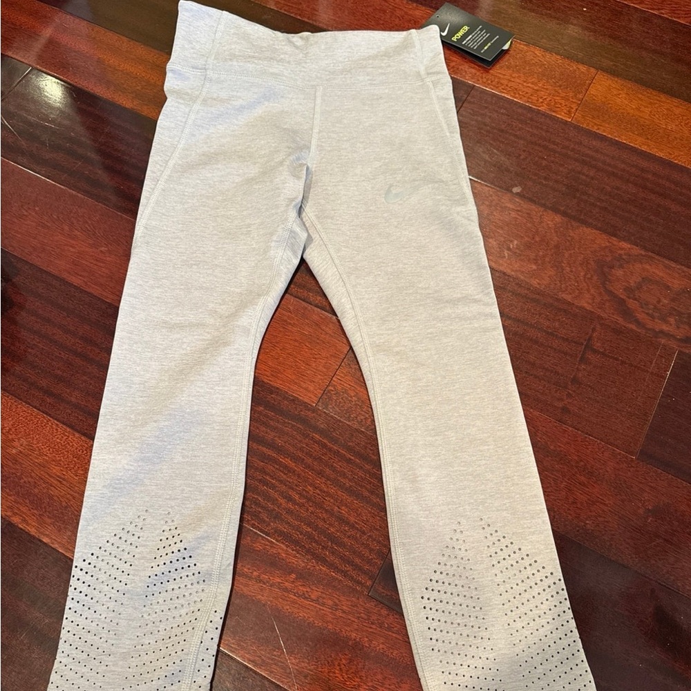 BNWT Nike Dri- Fit leggings with pockets